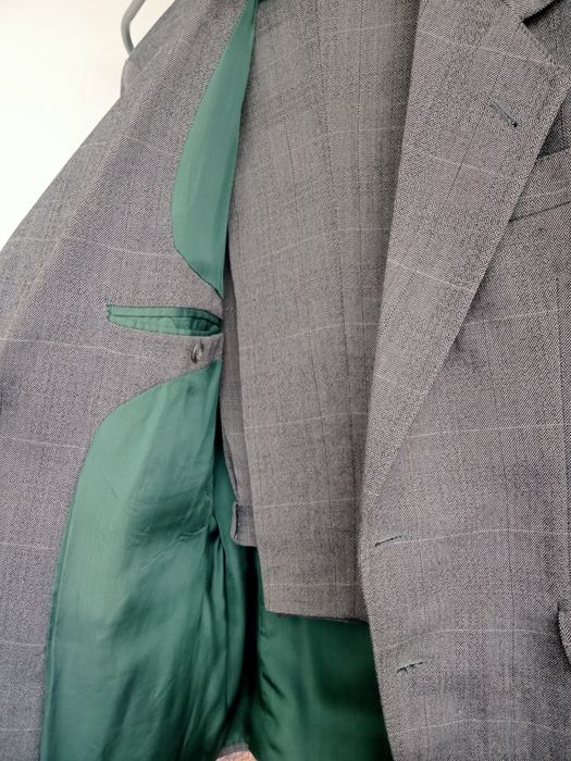 Костюм 4000 тенге