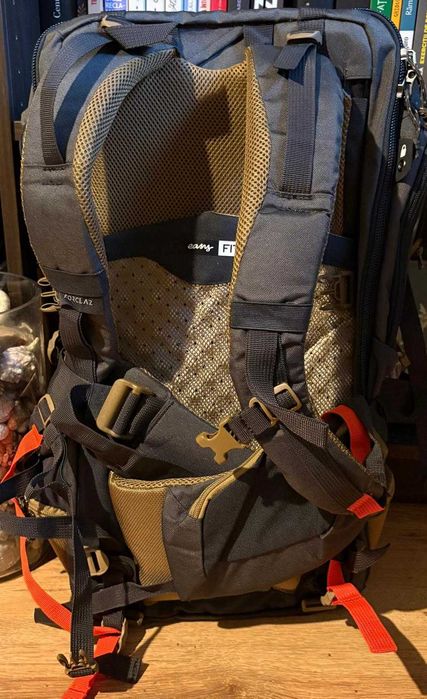 Rucsac Drumetie / Munte - Forclaz Travel 500 – 50L – Gri/Bej - NOU