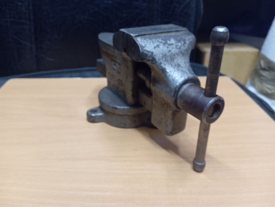 Продам струбцины и Тиски