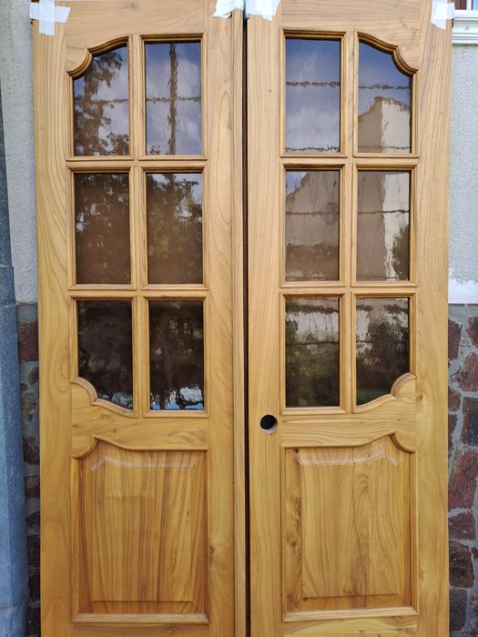 Двери из натурального дерева, (карагач)