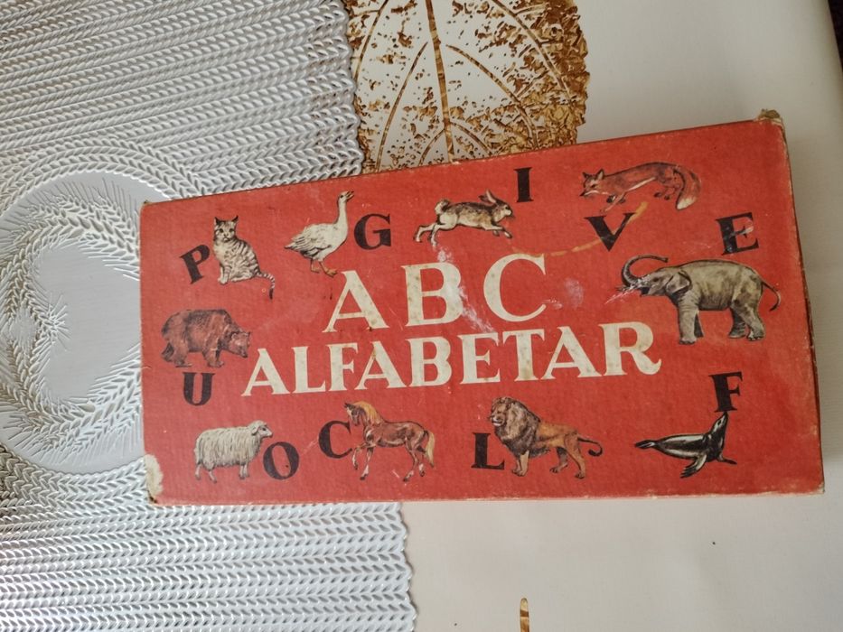 ABC Alfabetar  model vechi din epoca comunistă .