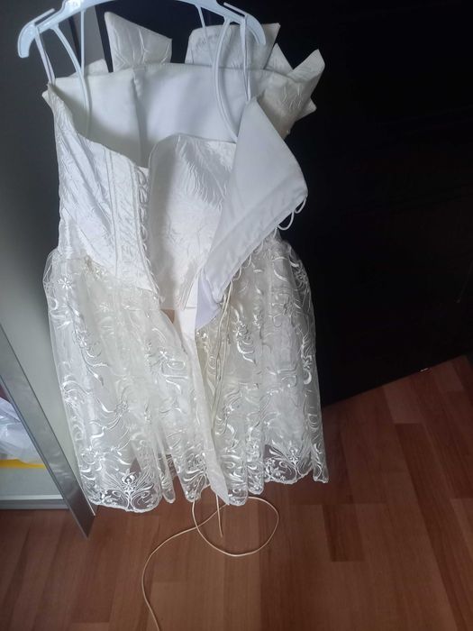 Официална рокля обличана един път -уникален модел