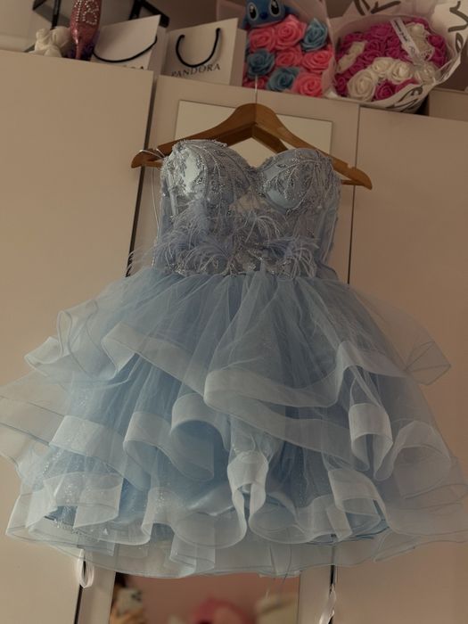 Синя красива рокля