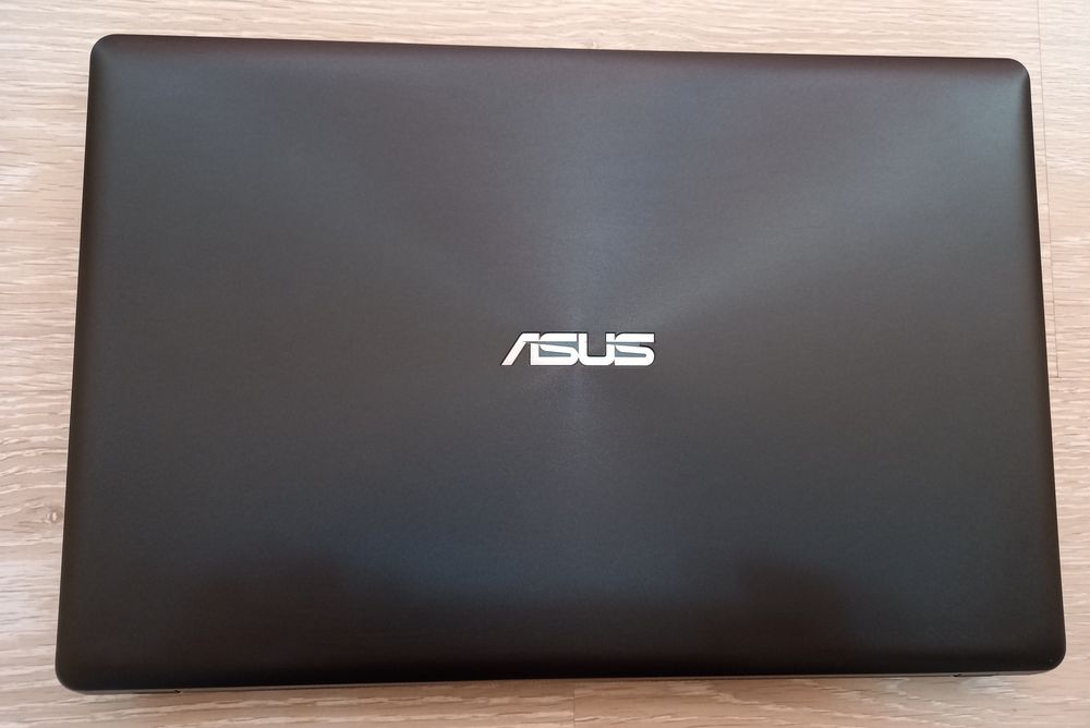 Ноутбук ASUS f550l