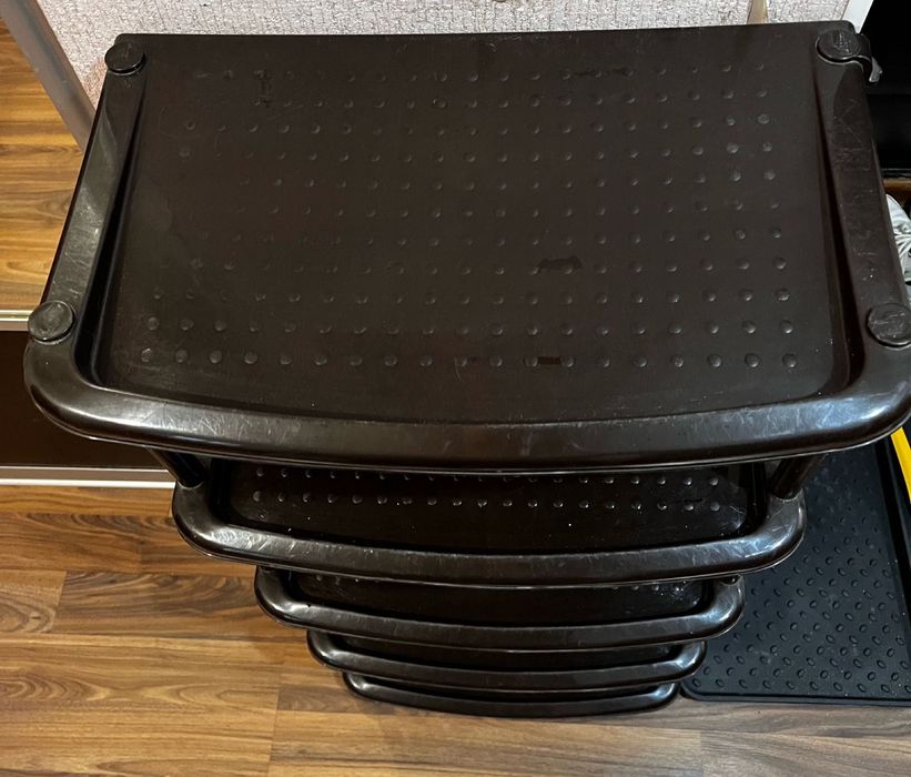 Продам пластиковую обувницу