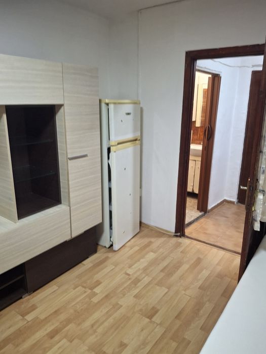 Închiriez garsoniera