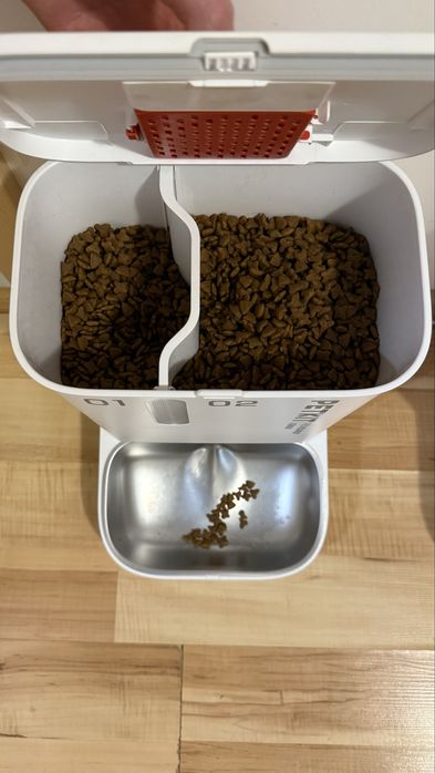 Автоматична хранилка Petkit за домашни любимци