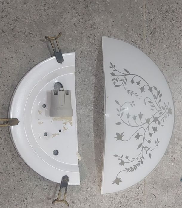 Продам споты 3шт и люстры