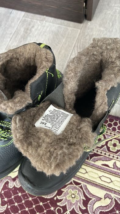 Продам рабочий зимний ботинки