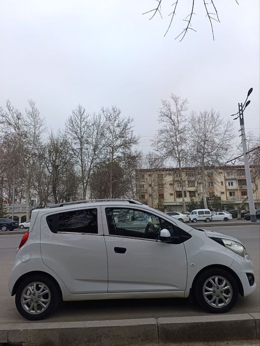 Yaxshi holatdagi Arzon SPARK Sotiladi