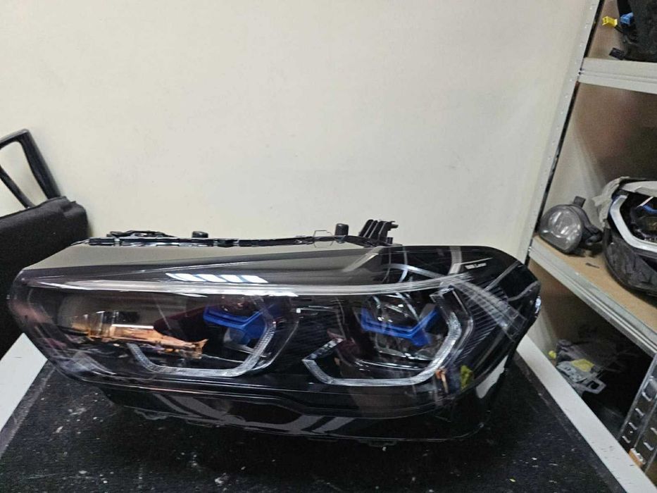 Ляв фар за BMW X5 G05 X6 G06  в отлично състояние.