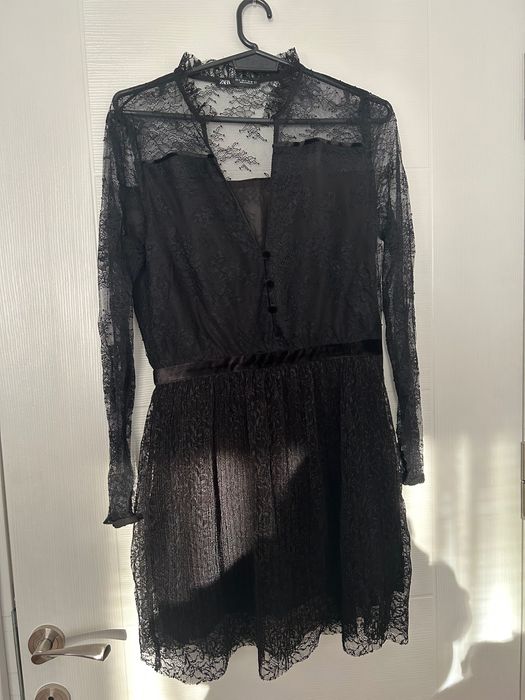 Черна дантелена рокля Зара