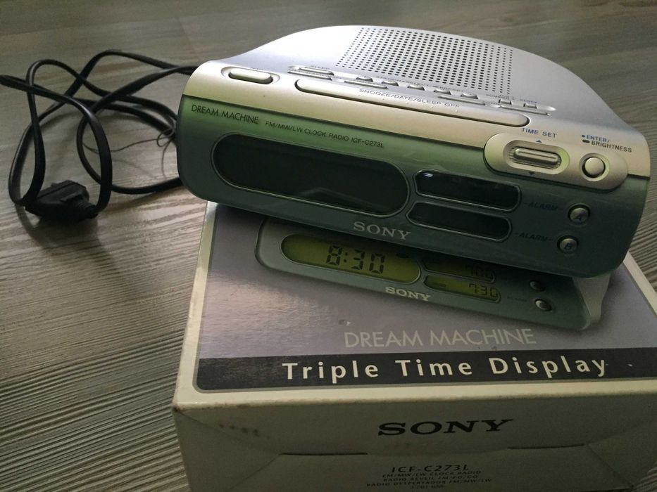 Радиочасовник Sony ICF-C273L, , работещ, с оригинална кутия.
