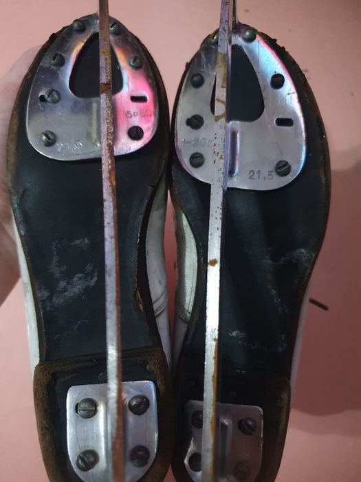 Продам коньки на девочку.