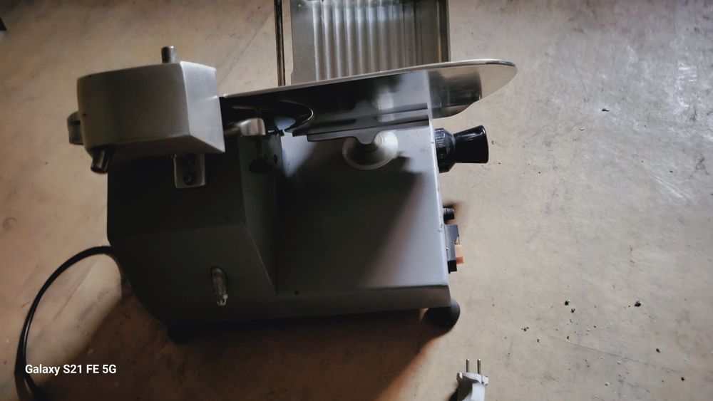 Ломтирезка б/у .