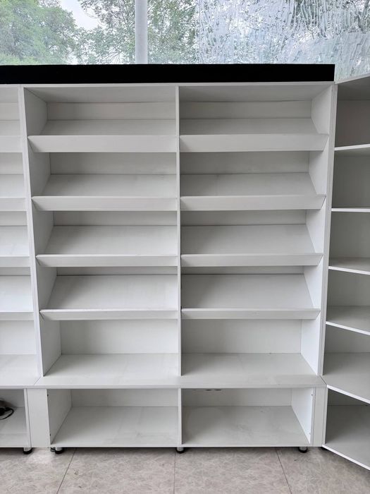 Стеллажи белые для магазина из МДФ