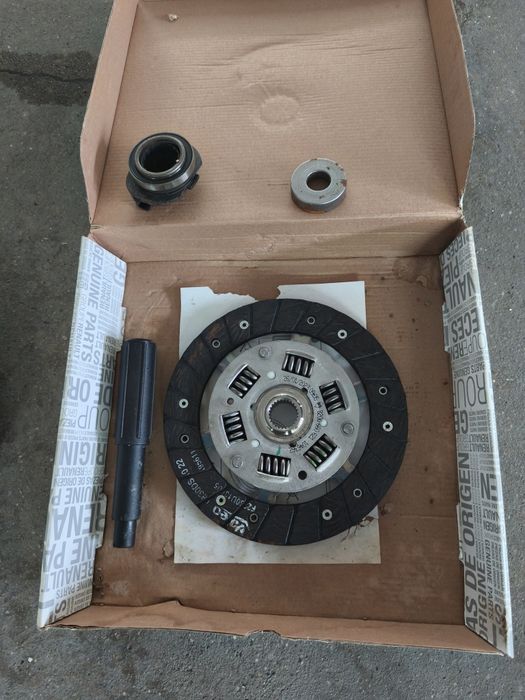 Vând ambreiaj Logan original