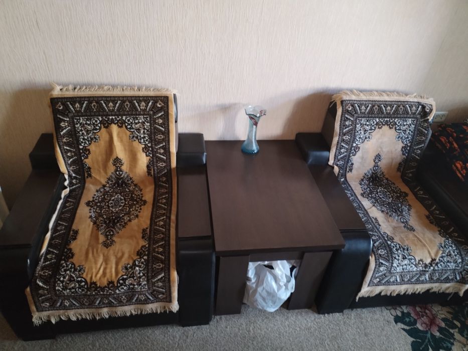 Кресло 2 шт + журнальный столик