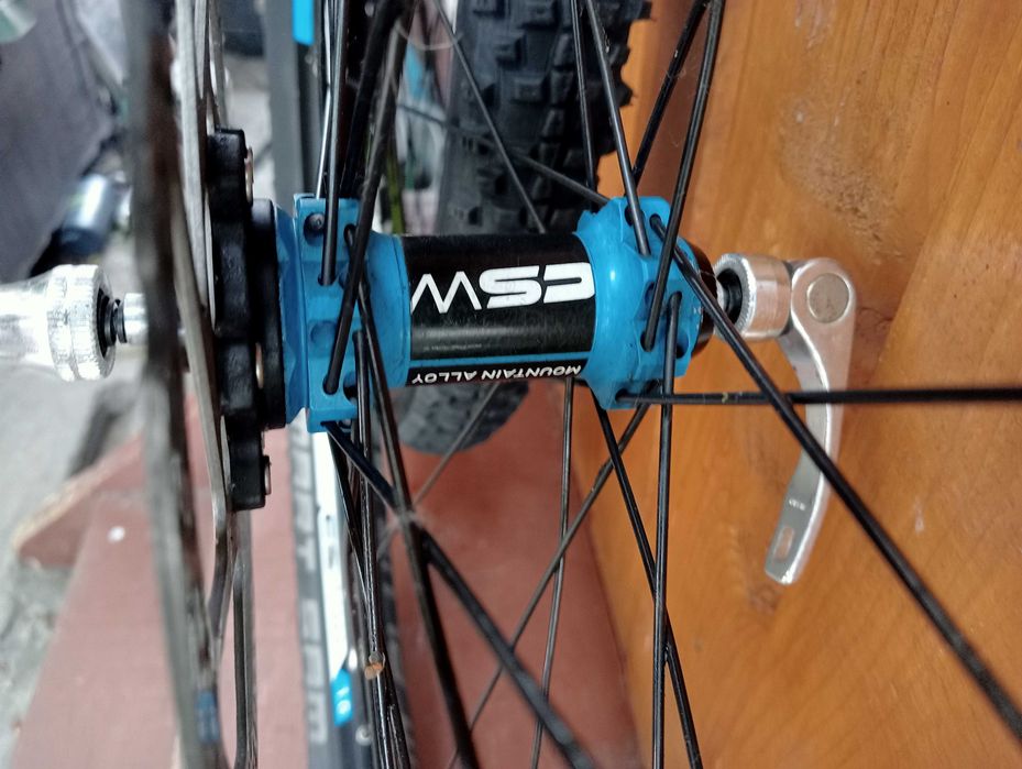 Set roti 28 frana disc Shimano Deore   Roti fata 29 DT Swiss complete