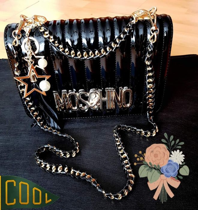 Geanta Moschino super model import Italia, logo metalic auriu