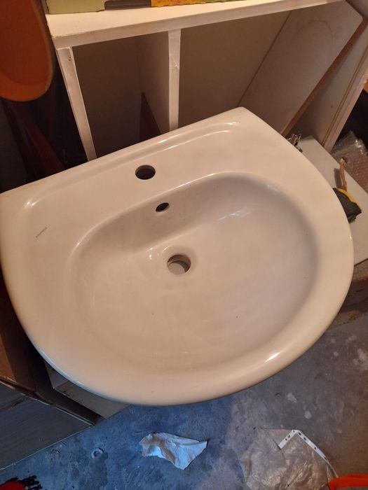 Тоалетни чинии  долно от. и за вграждане  бели, мивки различни