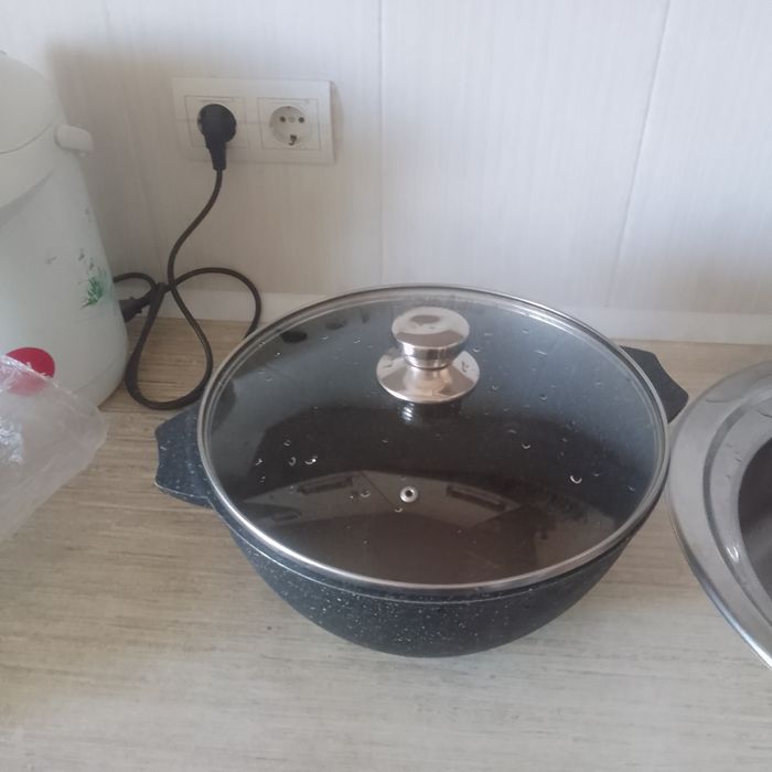 Продаю казан на 7литров,на 3литра и сковородка 27см