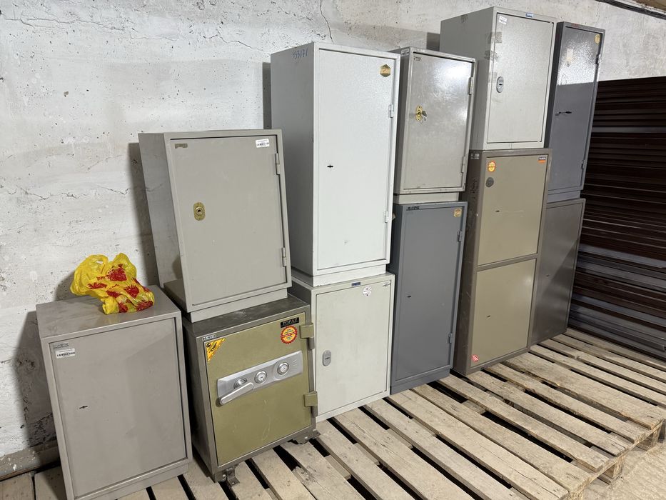 Сейфы металлические б/у