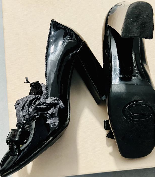 Pantofi de piele lacuita