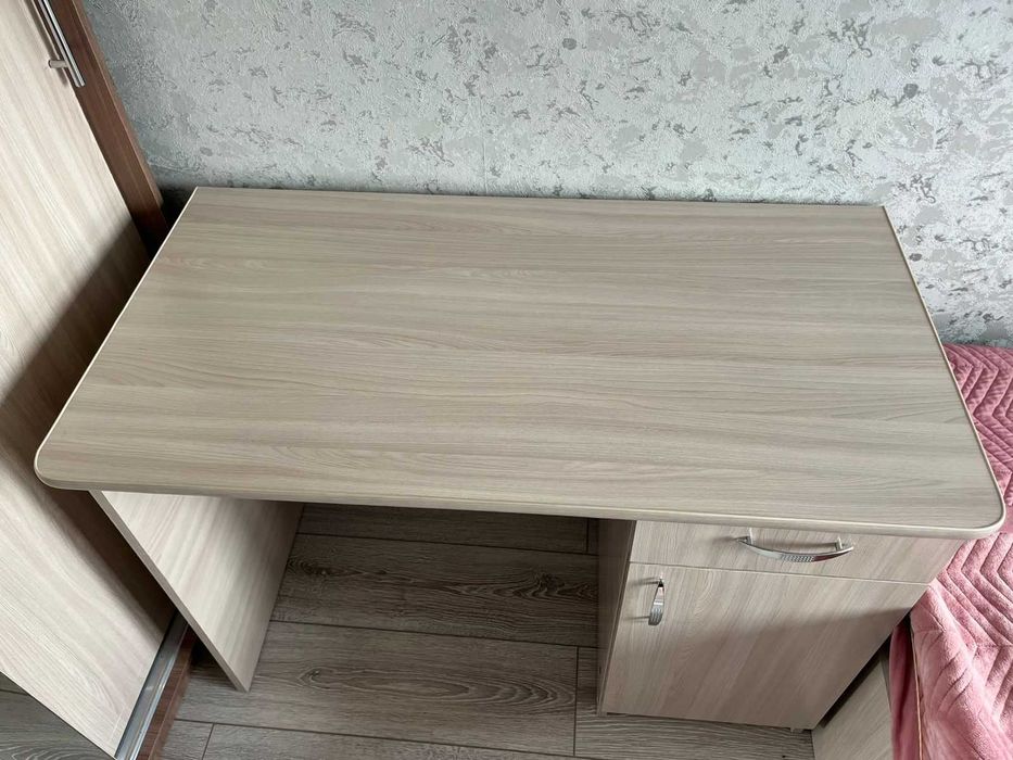 Продам письменный стол