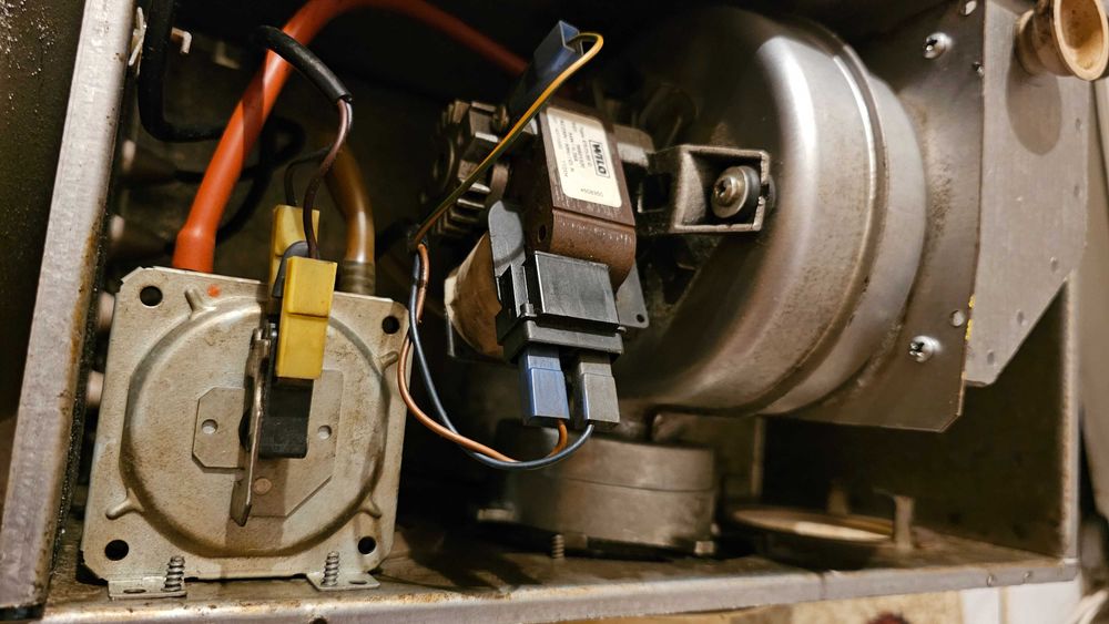 Dezmembrez centrala apartament Ferroli piese schimb