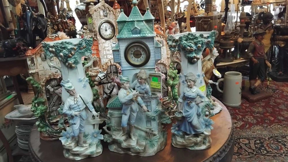 Порцеланов часовник с 2 вази - комплект