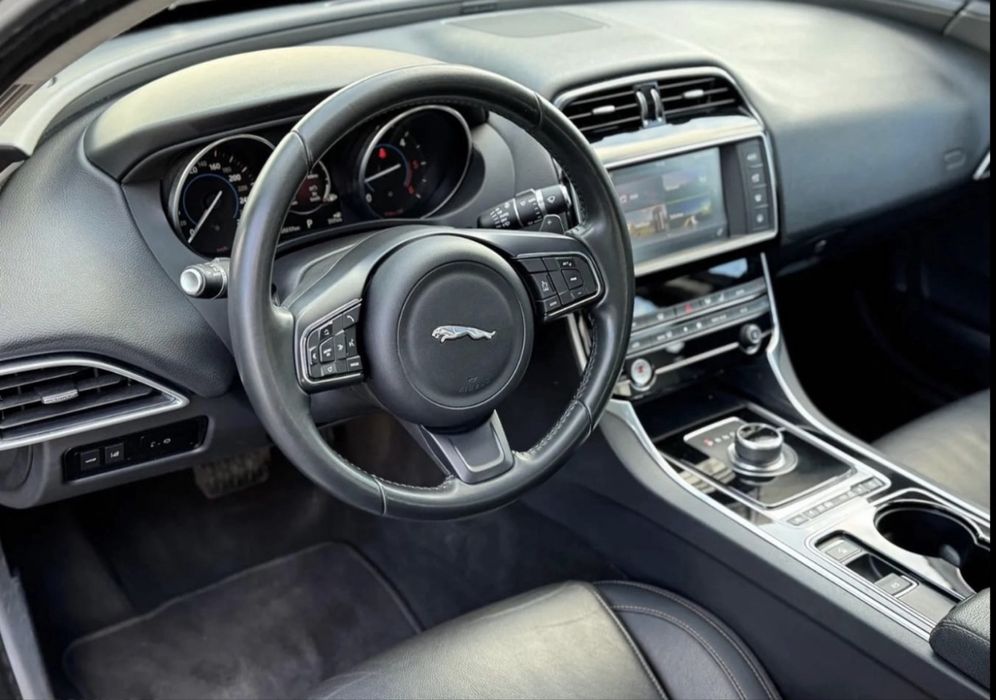 JAGUAR XE 2018 — imagine 4