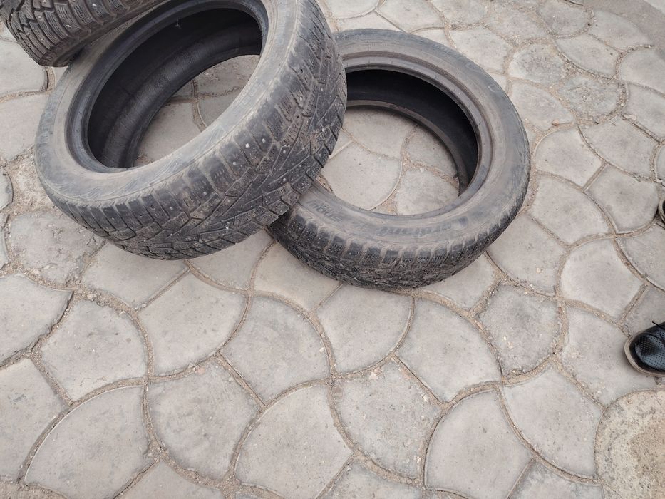 Продам резину 2 штуки
