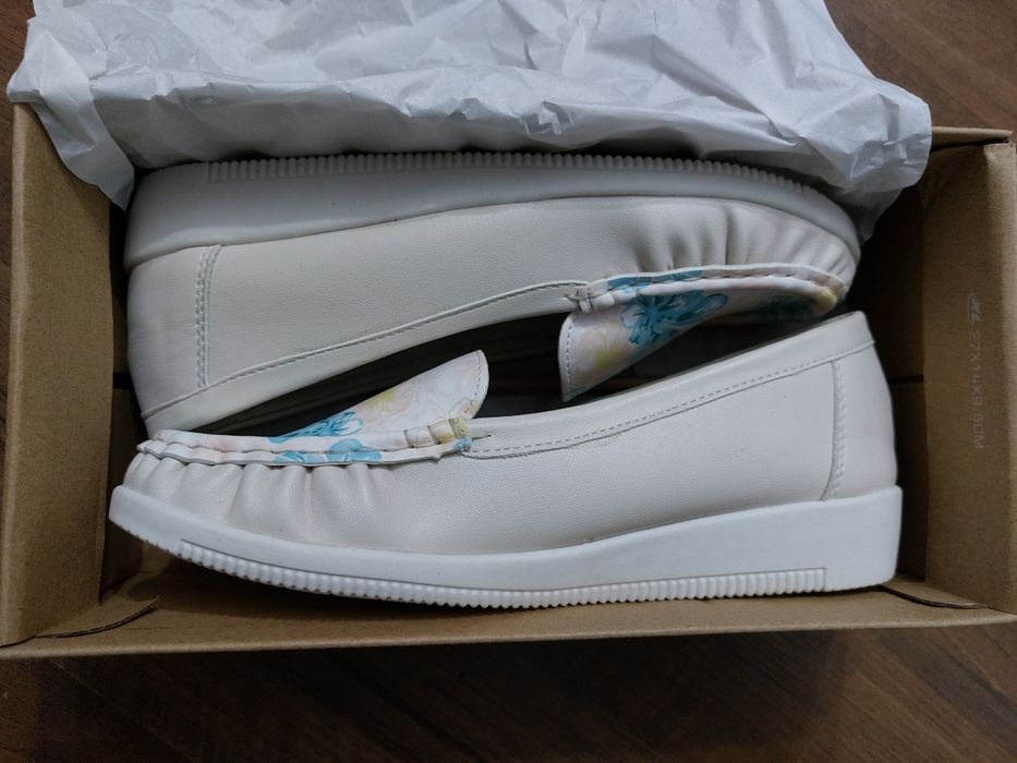 Mocasini beige cu model mărimea 36