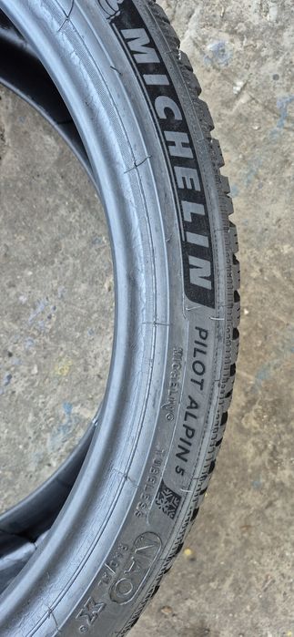 4 anvelope iarna ca si noi Michelin 245/35/20.Pretul este pe bucata.