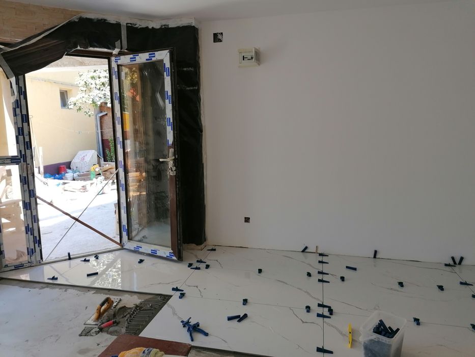 mester faianta gresie jugrav rigipsar zidar instalator intretinere elrctrician montator usi..