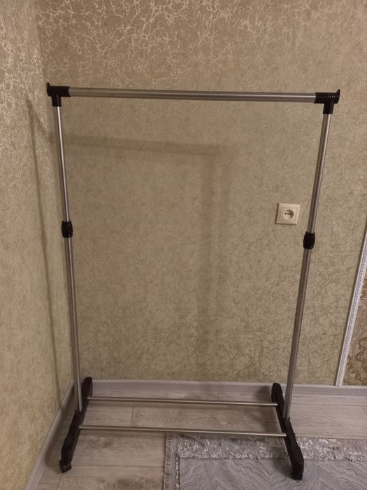 Продам напольное  вешалку