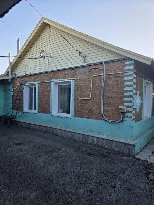 Продаётся пол дома. Торг!