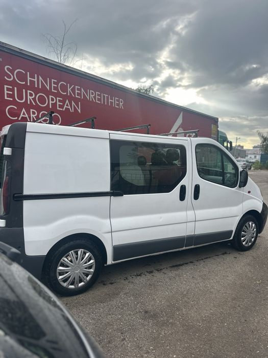 Vand opel vivaro 6 locuri+ marfa 1.9 tdci ,