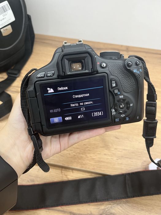 Продам фотоаппарат Canon EOS 600D