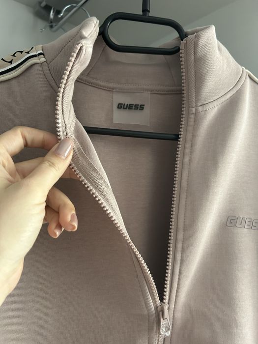 Нов суитшърт Guess