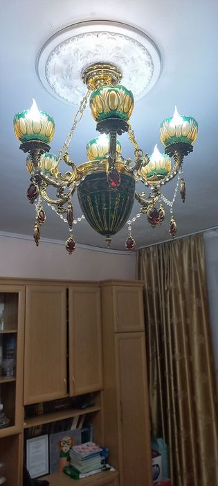 Продается люстра.