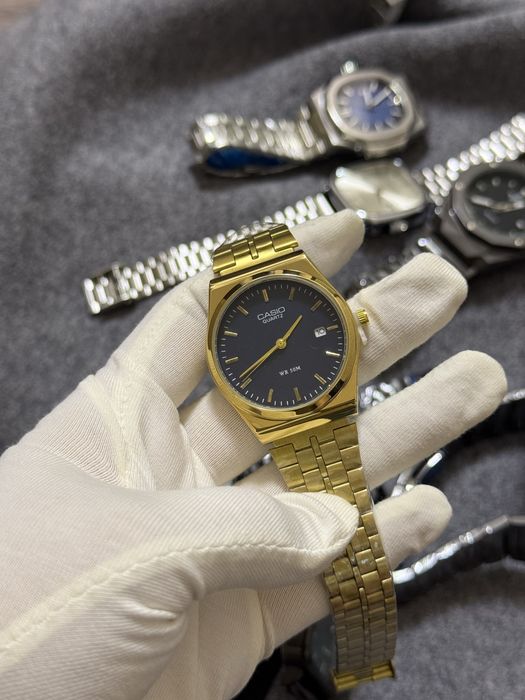 Часы Casio, Hublot, Patek