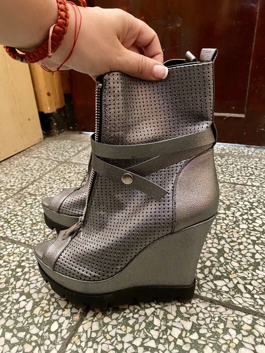 Летни боти на платформа