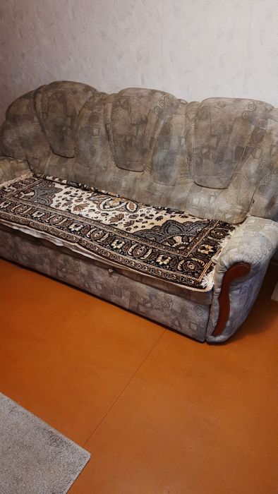 Продам крепкий мягкий уголок