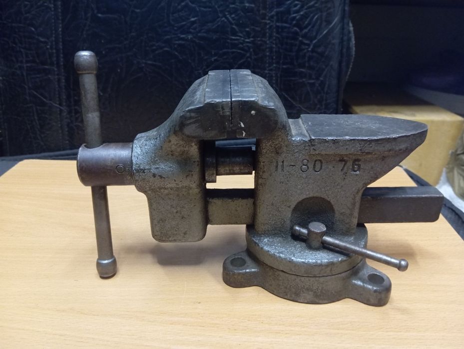 Продам струбцины и Тиски