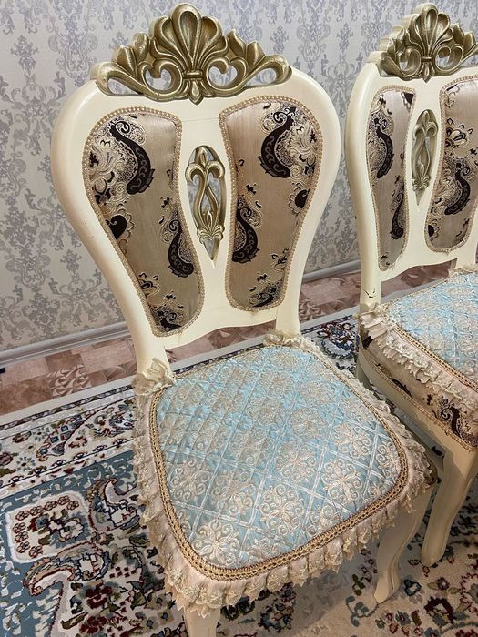 Стол 3/3.5м,  стулья 14шт чехолымен сатылады.