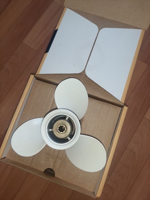 Винт новый  в коробке