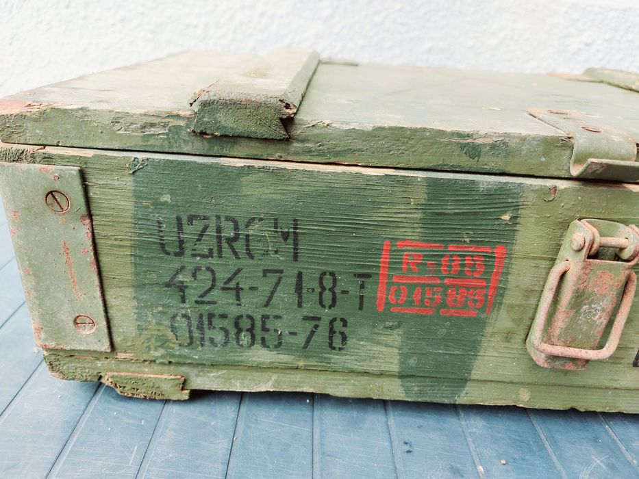 Cutie munitie vintage ( dupa al doilea război mondial) pt grenade