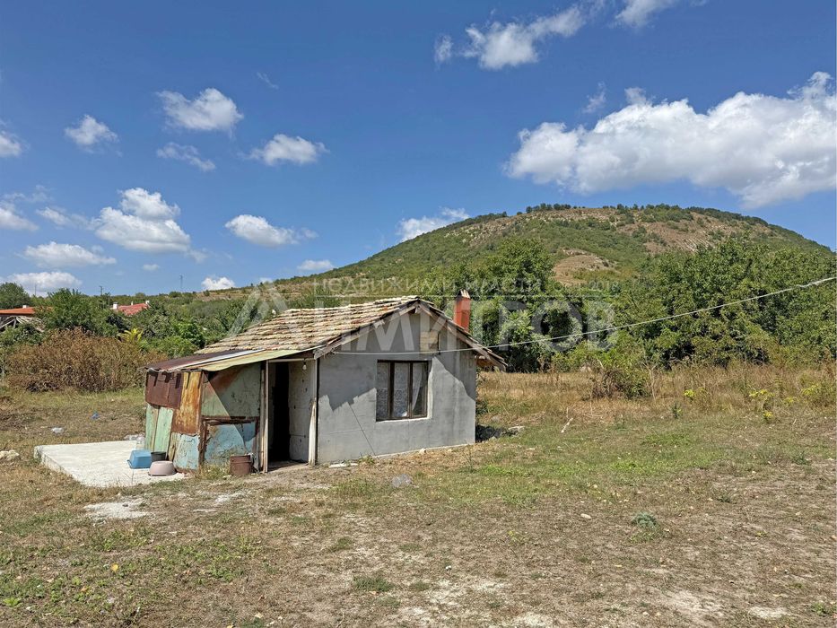 ПРОДАВА парцел в регулация 1 ДКА в  с малка къща с. Стоян Михайловски (Нови пазар)